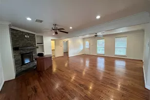 8522 Westview Dr, Houston, TX 77055 - Photo 2