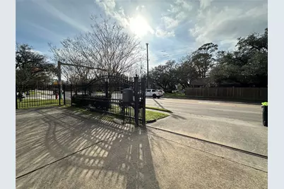 8522 Westview Drive, Houston, TX 77055 - Photo 30