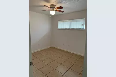 5136 Mallow Street #B, Houston, TX 77033 - Photo 6