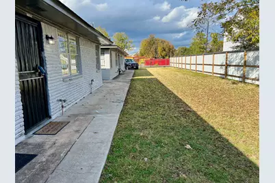 5136 Mallow Street #B, Houston, TX 77033 - Photo 2