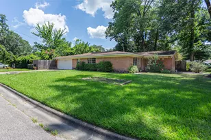 101 S Woodsway St E, Conroe, TX 77301 - Photo 2