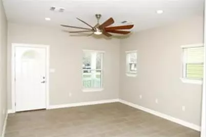 919 N Avenue C, Freeport, TX 77541 - Photo 2