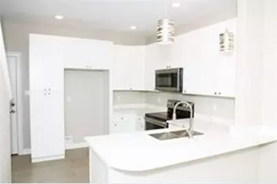 919 N Avenue C, Freeport, TX 77541 - Photo 4