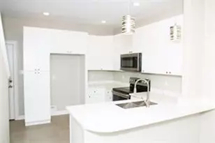 919 N Avenue C, Freeport, TX 77541 - Photo 4