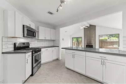29 S High Oaks Circle, Spring, TX 77380 - Photo 6