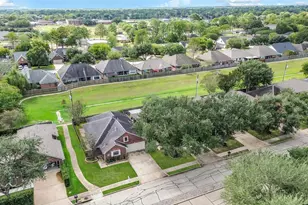 206 Live Oak Ln, Friendswood, TX 77546 - Photo 2