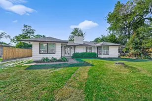 1609 N Pacific St, Conroe, TX 77301 - Photo 2