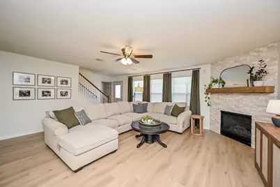 9889 Hyacinth Way, Conroe, TX 77385 - Photo 6