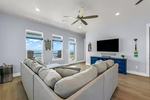 1240 Gulf Rd, Crystal Beach, TX 77650 - Photo 4