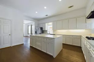 5627 Winsome Ln, Houston, TX 77057 - Photo 12