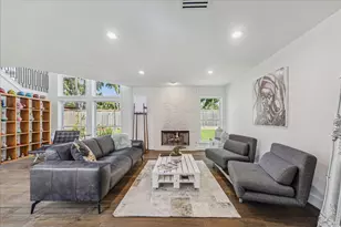 7703 Bobbitt Ln, Houston, TX 77055 - Photo 6