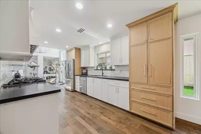 7703 Bobbitt Lane #D, Houston, TX 77055 - Photo 10