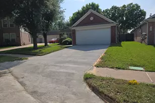 2910 Plum Lake Dr, Pearland, TX 77584 - Photo 2