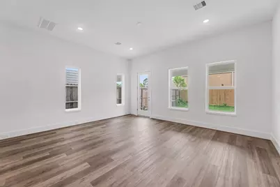 5618 Bertellis Lane, Houston, TX 77091 - Photo 8