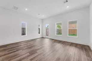 5618 Bertellis Ln, Houston, TX 77091 - Photo 8