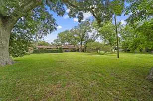 1655 E South St, Alvin, TX 77511 - Photo 32