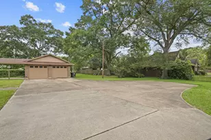 1655 E South St, Alvin, TX 77511 - Photo 28