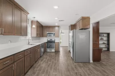 1655 E South Street, Alvin, TX 77511 - Photo 24