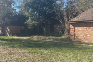 1408 N Main St, Highlands, TX 77562 - Photo 8