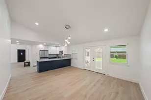 9323 Portal Dr, Houston, TX 77031 - Photo 8