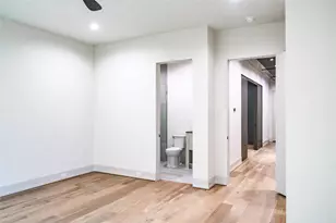 411 W Saulnier St, Houston, TX 77019 - Photo 8