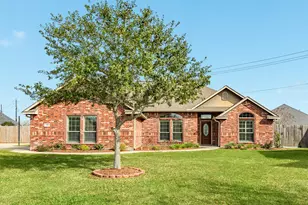 59 Cinnamon Ct, Lake Jackson, TX 77566 - Photo 1