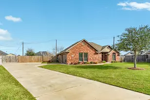 59 Cinnamon Ct, Lake Jackson, TX 77566 - Photo 8