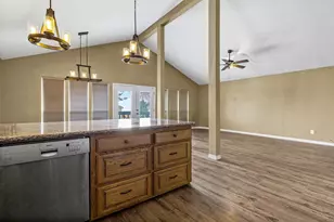 419 W Lake Shore Dr, Livingston, TX 77351 - Photo 16