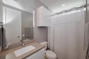 5919 E Post Oak Ln, Houston, TX 77055 - Photo 20