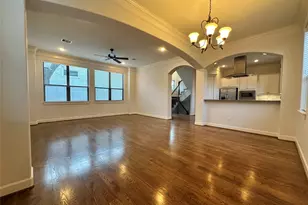 615 W 27th St, Houston, TX 77008 - Photo 2