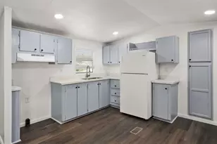 2222 N Austin Ave, Pearland, TX 77581 - Photo 10