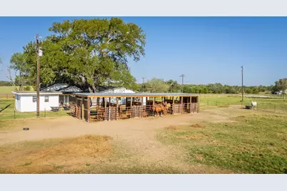 3971 US Highway 77 S, Hallettsville, TX 77964 - Photo 14