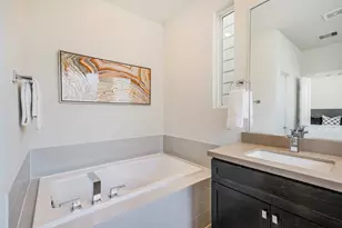 946 W 18th St, Houston, TX 77008 - Photo 32