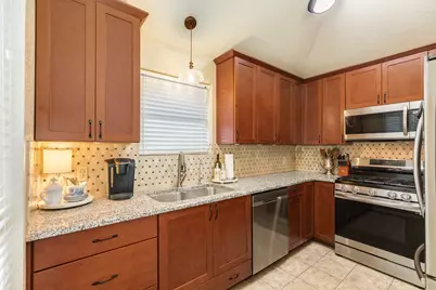 108 Coffee Lane, Lake Jackson, TX 77566 - Photo 4