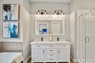 8474 Berry Green Ln, Houston, TX 77022 - Photo 10