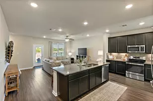 1310 Kingsgate Dr, Bryan, TX 77807 - Photo 8