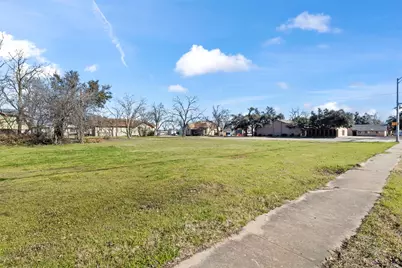 703 N Main Street, Taylor, TX 76574 - Photo 8