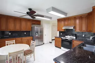 12430 Brook Meadows Ln, Stafford, TX 77477 - Photo 6