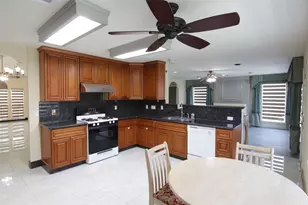 12430 Brook Meadows Ln, Stafford, TX 77477 - Photo 8