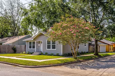 223 W Adoue Street, Baytown, TX 77520 - Photo 2