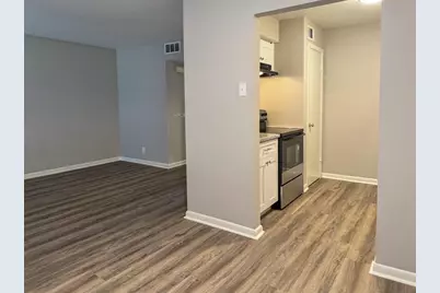 2101 6th Avenue N #8, Texas City, TX 77590 - Photo 4