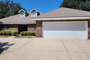 104 April Wind Dr S, Conroe, TX 77356 - Photo 4