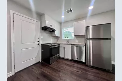 207 S Avenue A #B, Willis, TX 77378 - Photo 4