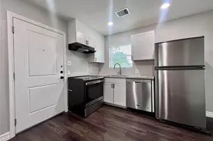 207 S Ave A, Willis, TX 77378 - Photo 4