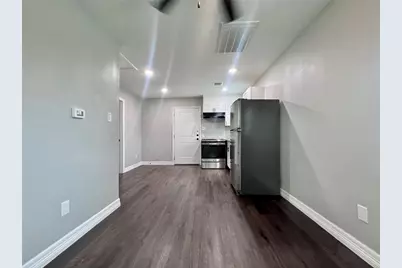 207 S Avenue A #B, Willis, TX 77378 - Photo 6