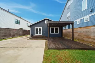 1110 E 26th St, Houston, TX 77009 - Photo 14