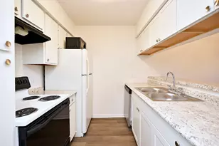 3035 Walnut Bend Ln, Houston, TX 77042 - Photo 10