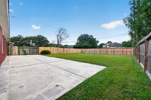8810 Barron Wood Circle Circle, Houston, TX 77083 - Photo 24