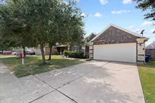 8319 Montego Bay Dr, Baytown, TX 77523 - Photo 10