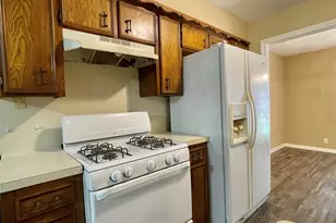 241 Crestwood St, Clute, TX 77531 - Photo 8